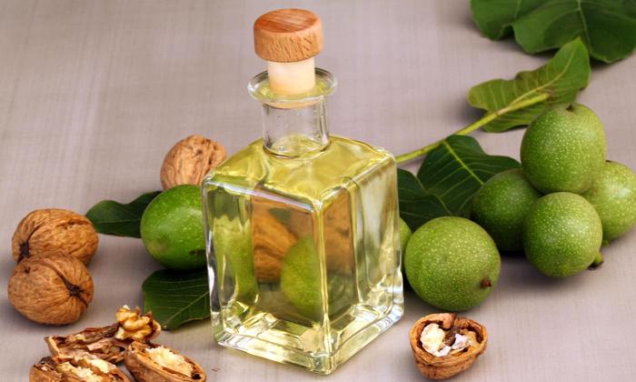 walnussoel walnut oil by racamani fotolia 34302174