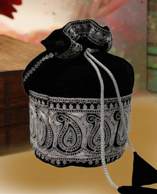 velvet-potli Black