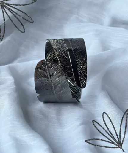 Bracelet Leaf Cuff Grey