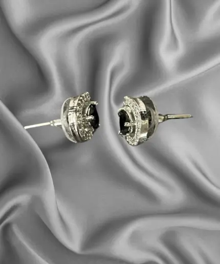 Ear Studs Black Pear